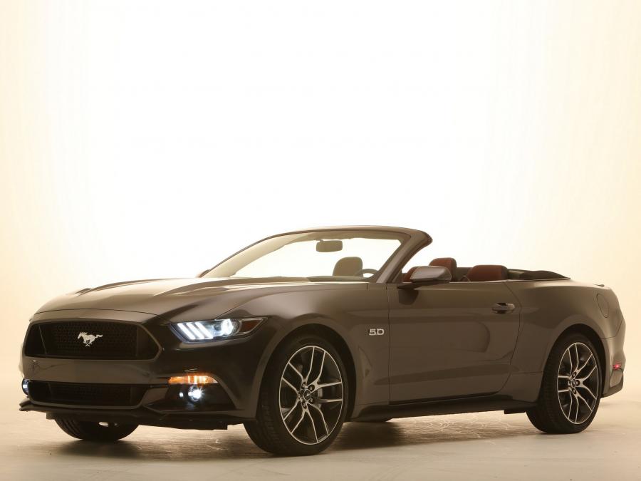  Ford Mustang GT Convertible 2014 года  (фото 21 из 26)